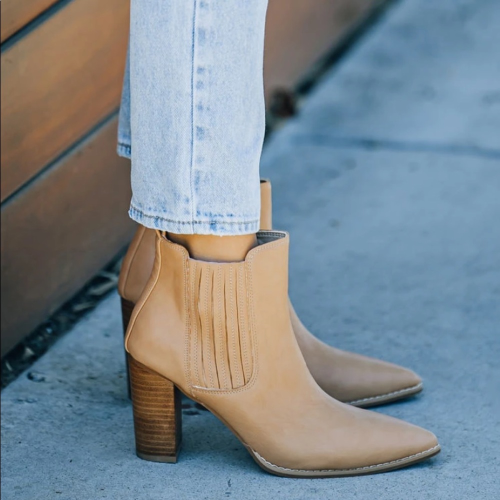 Perfect for Fall NWT Sold Out Finley Bootie - Picture 4 of 15